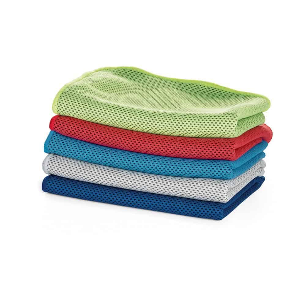 ARTX PLUS. Set med en PP- och PET-flaska och en sporthandduk av polyamid och polyester