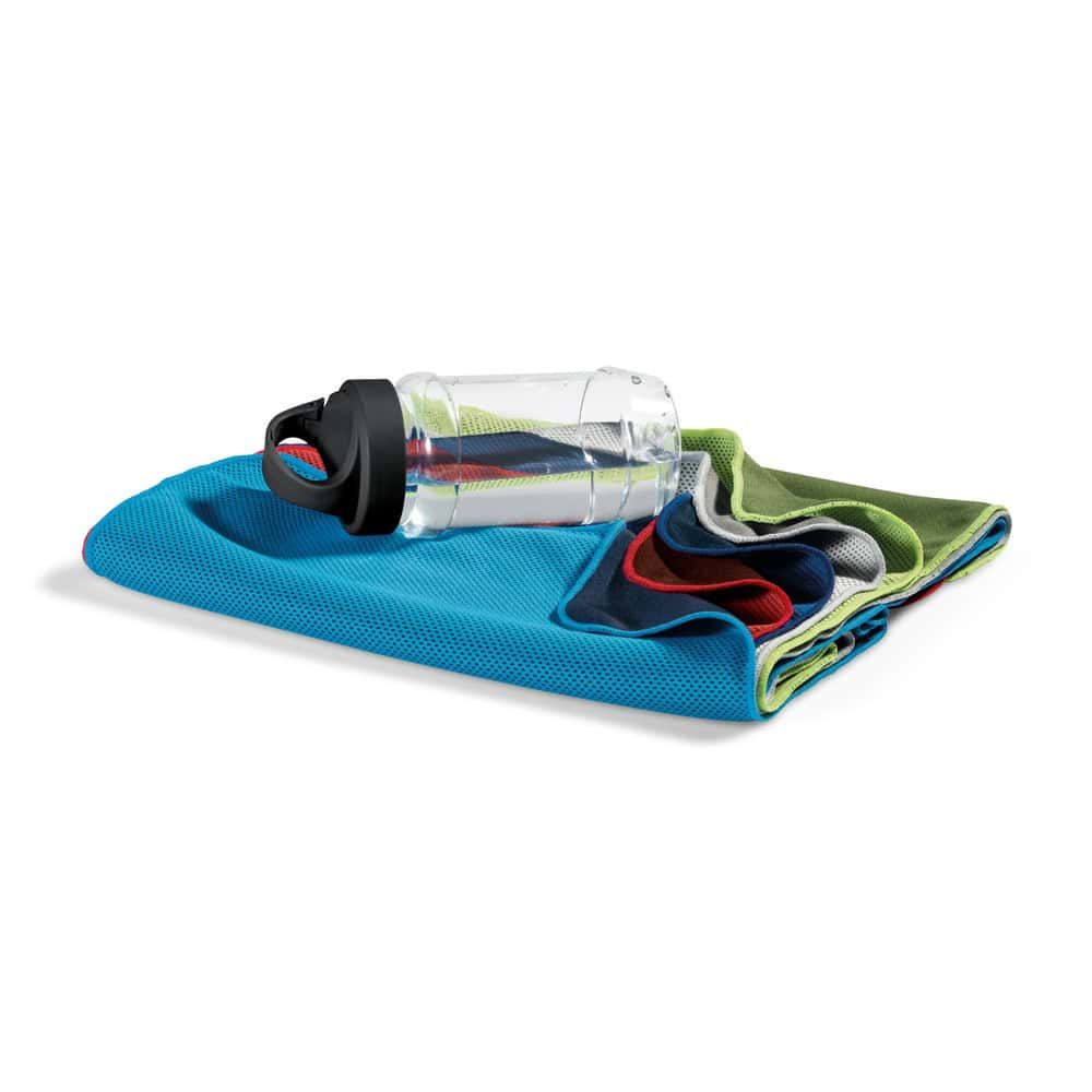 ARTX PLUS. Set med en PP- och PET-flaska och en sporthandduk av polyamid och polyester