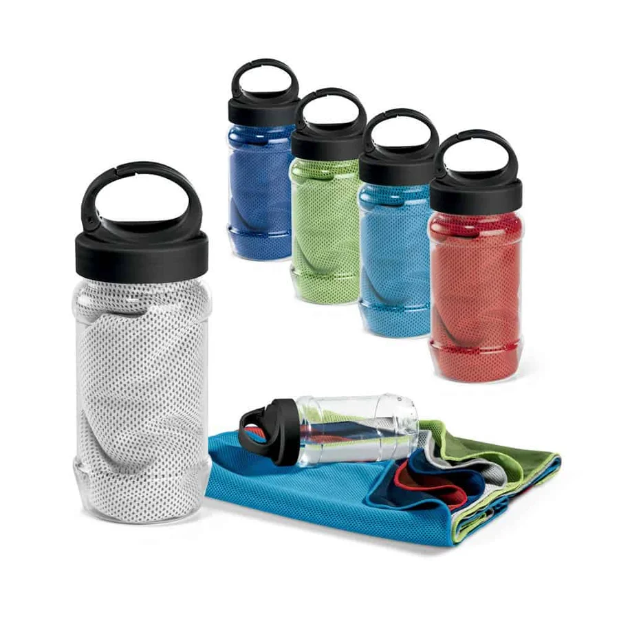 ARTX PLUS. Set med en PP- och PET-flaska och en sporthandduk av polyamid och polyester