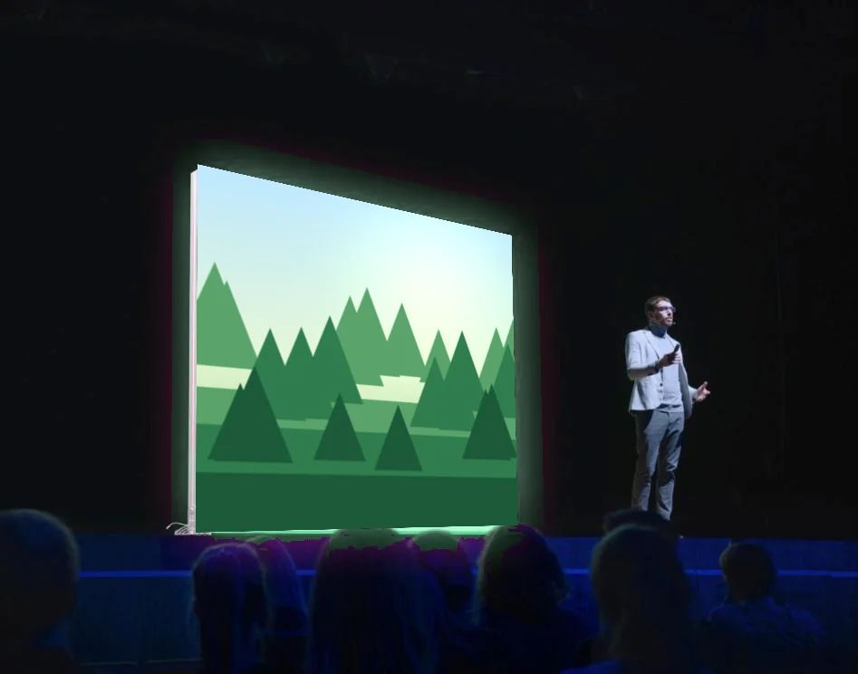 Stor ljuslåda med tryck som scenfond på konferens