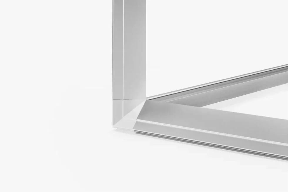 Hörn i ljuskubens aluminiumram